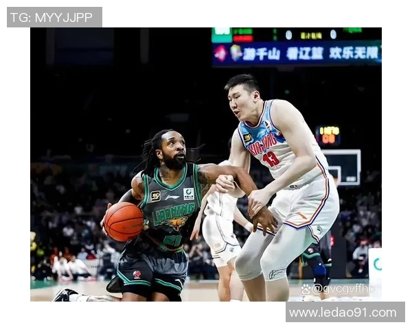 明星与小孩篮球对决欢乐无限传递运动精神与友谊之光